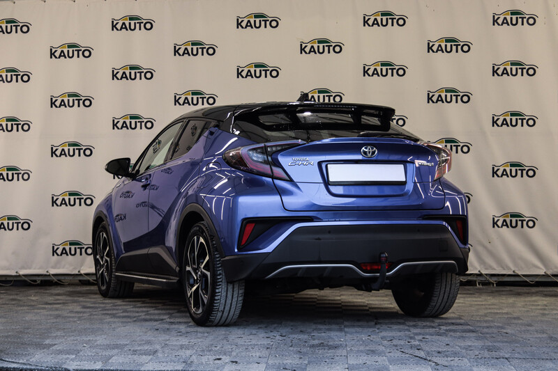 Фотография 4 - Toyota C-HR 2019 г Внедорожник / Кроссовер