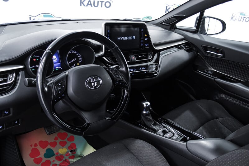 Фотография 5 - Toyota C-HR 2019 г Внедорожник / Кроссовер