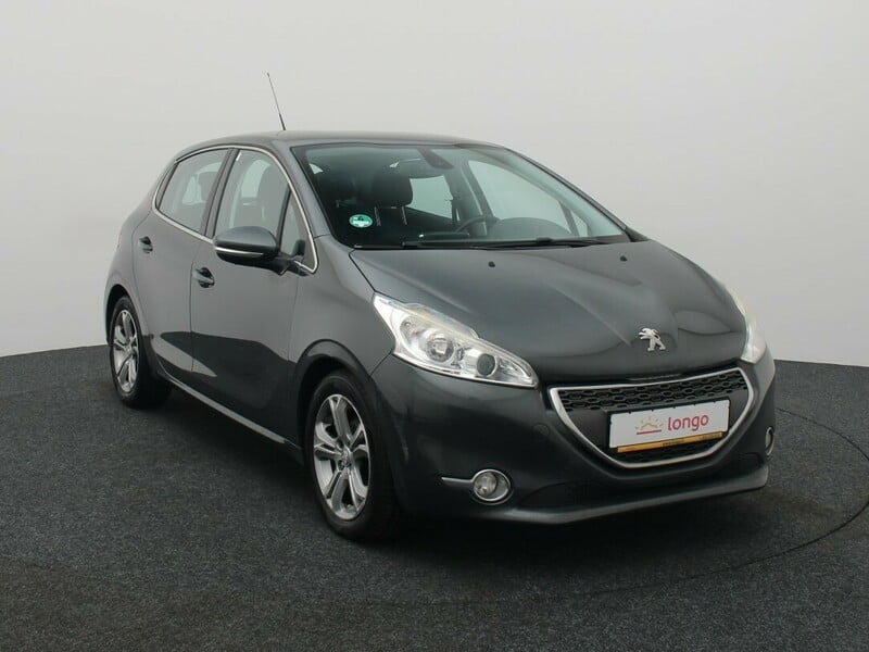 Фотография 10 - Peugeot 208 2013 г Хэтчбек