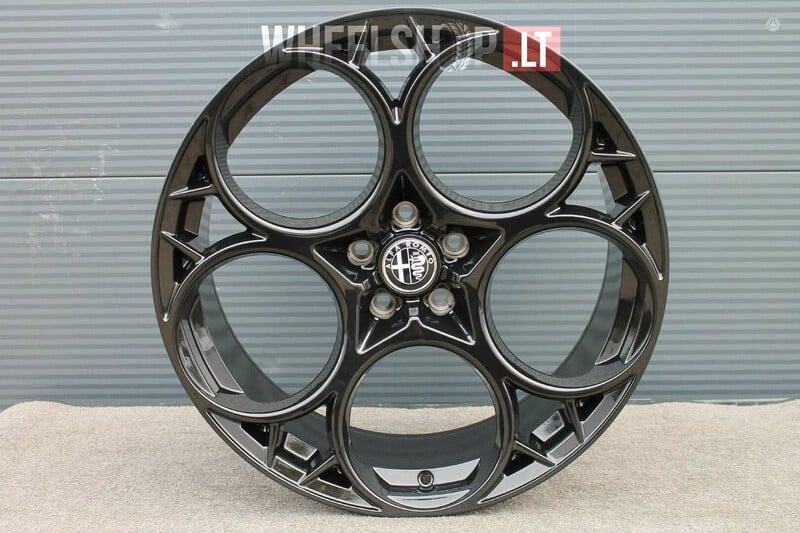 Photo 1 - Alfa Romeo EU-I5660 Style Black light alloy R20 rims