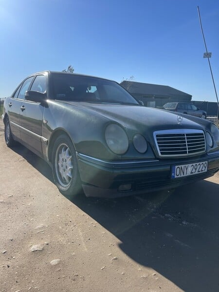 Photo 2 - Mercedes-Benz E 290 W210 1996 y