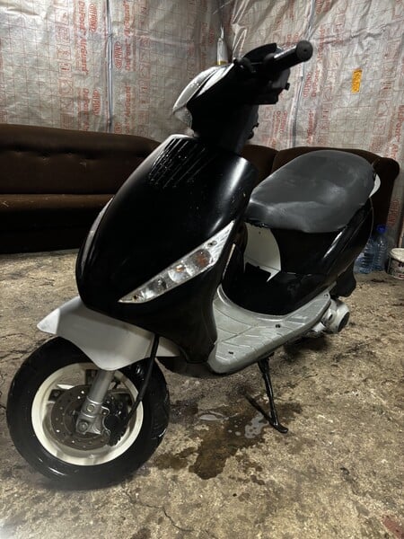 Piaggio ZIP 2009 y Scooter / moped