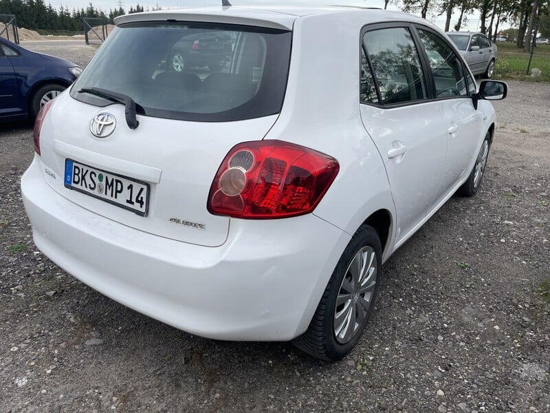 Фотография 3 - Toyota Auris 2009 г Хэтчбек