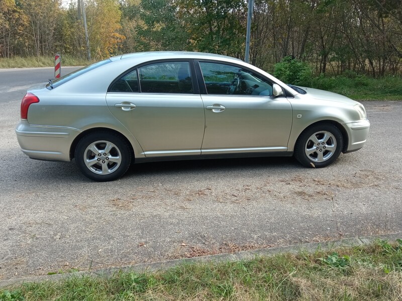 Photo 8 - Toyota Avensis 2006 y Hatchback