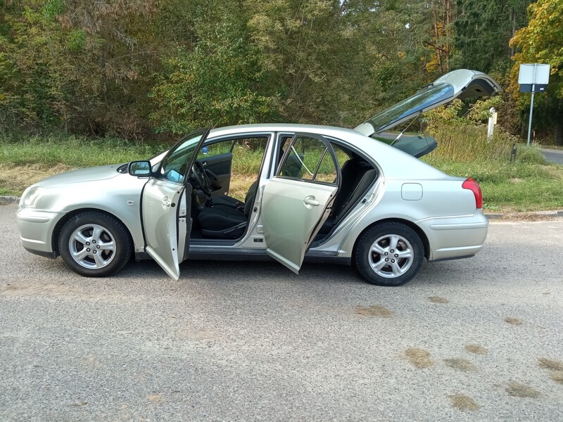 Photo 13 - Toyota Avensis 2006 y Hatchback