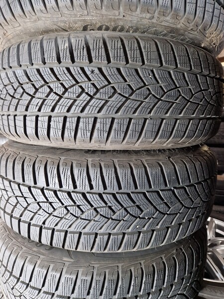 Goodyear 8mm kaip naujos R17 winter tyres passanger car