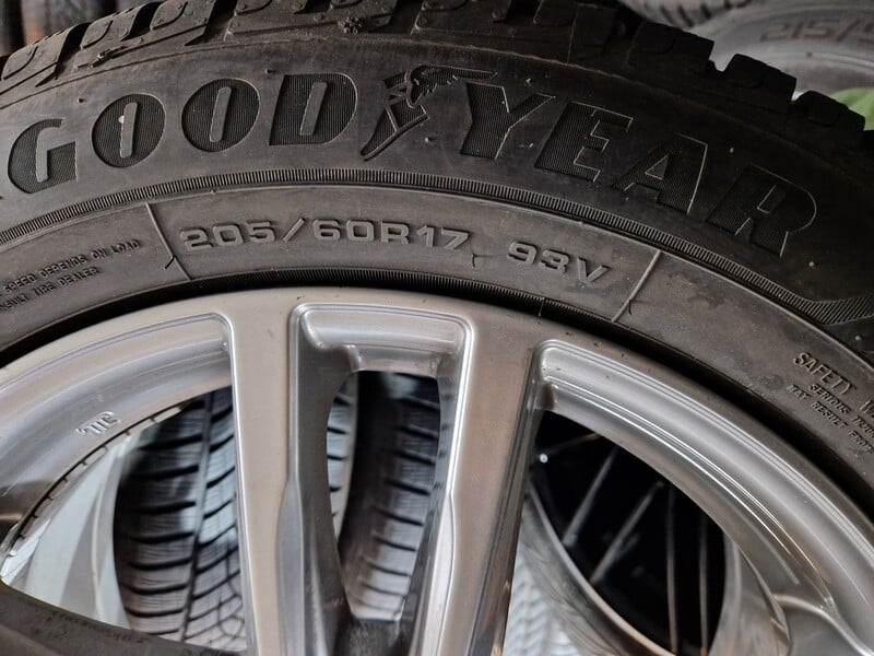 Photo 7 - Goodyear 8mm kaip naujos R17 winter tyres passanger car