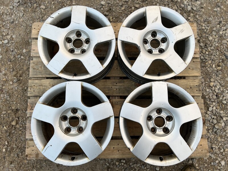 Photo 1 - A4 light alloy R16 rims