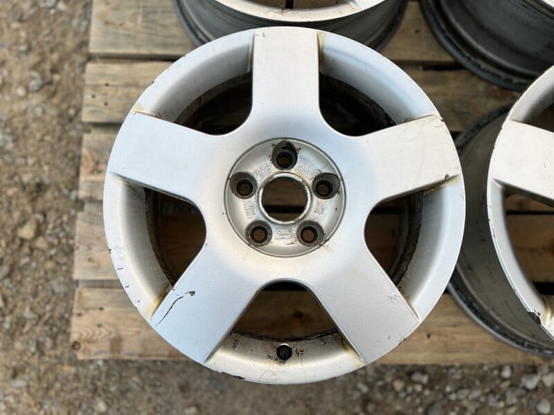 Photo 2 - A4 light alloy R16 rims