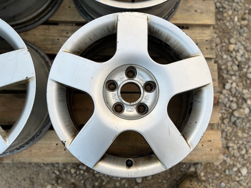 Photo 3 - A4 light alloy R16 rims