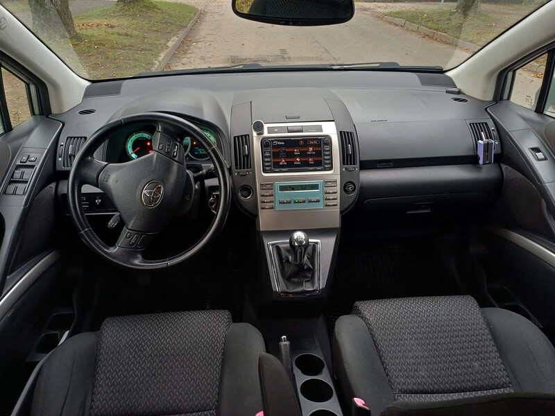 Toyota Corolla Verso 2008 г Минивэн