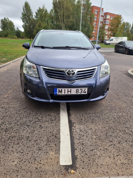 Toyota Avensis 2010 y Wagon