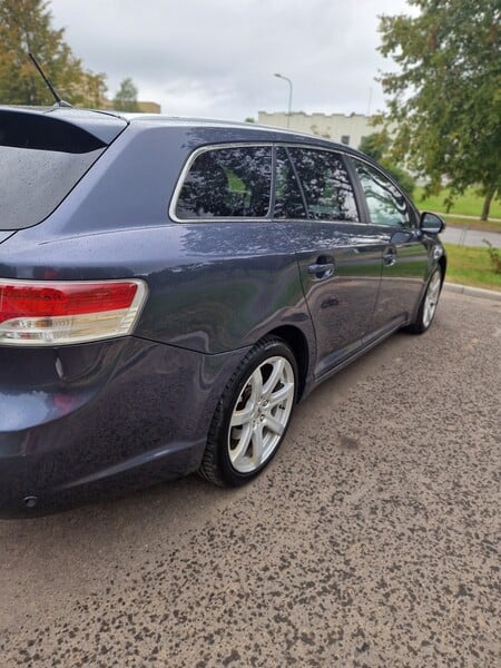 Photo 3 - Toyota Avensis 2010 y Wagon