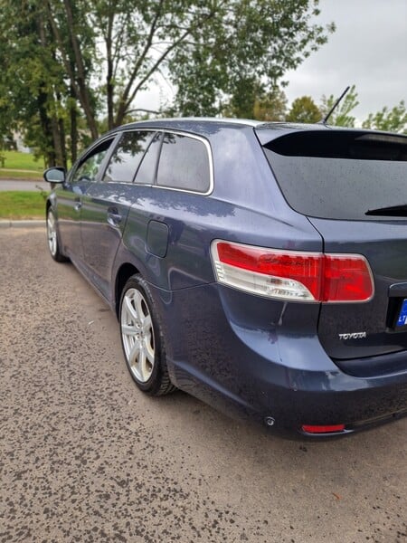 Photo 4 - Toyota Avensis 2010 y Wagon