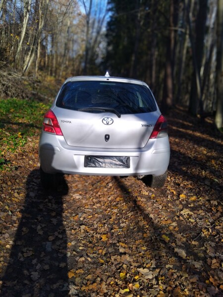 Photo 2 - Toyota Yaris 2011 y Wagon