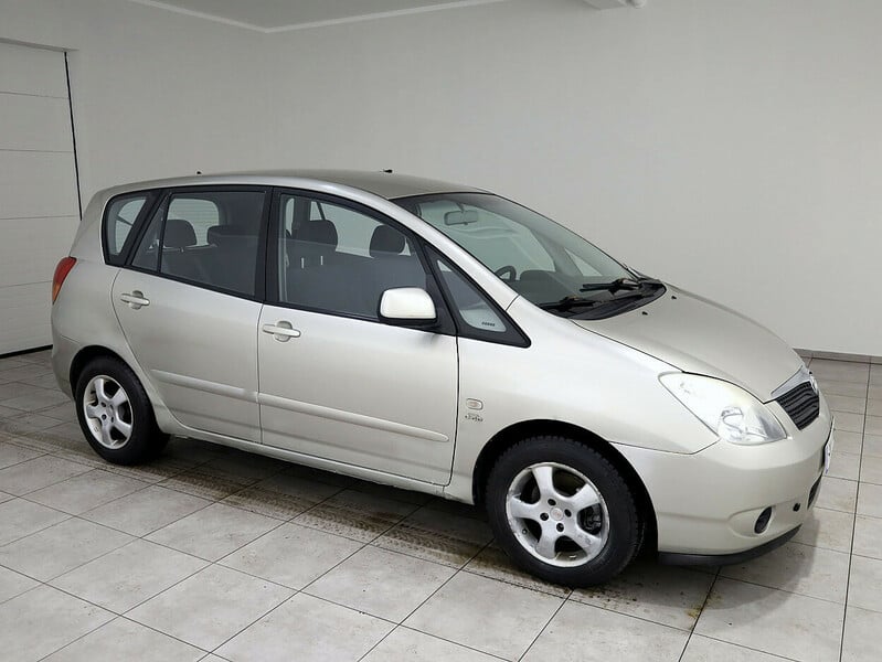 Toyota Corolla Verso D-4D 2004 y