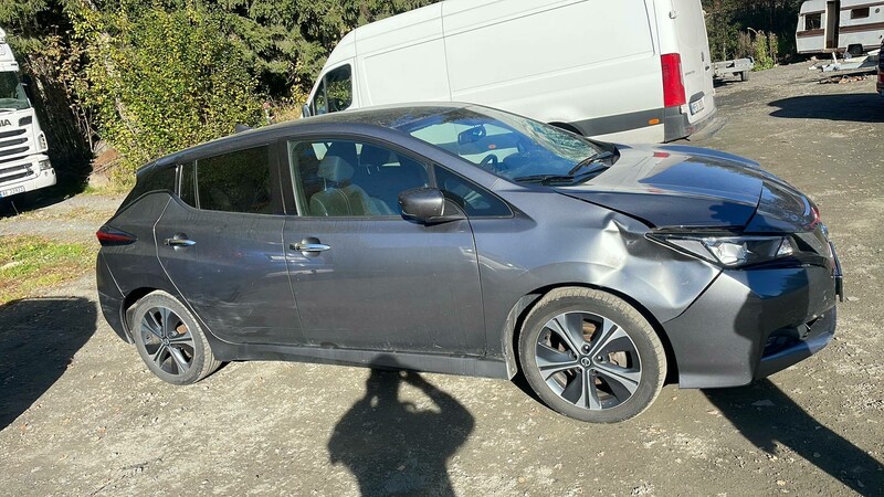 Photo 4 - Nissan Leaf 2019 y parts