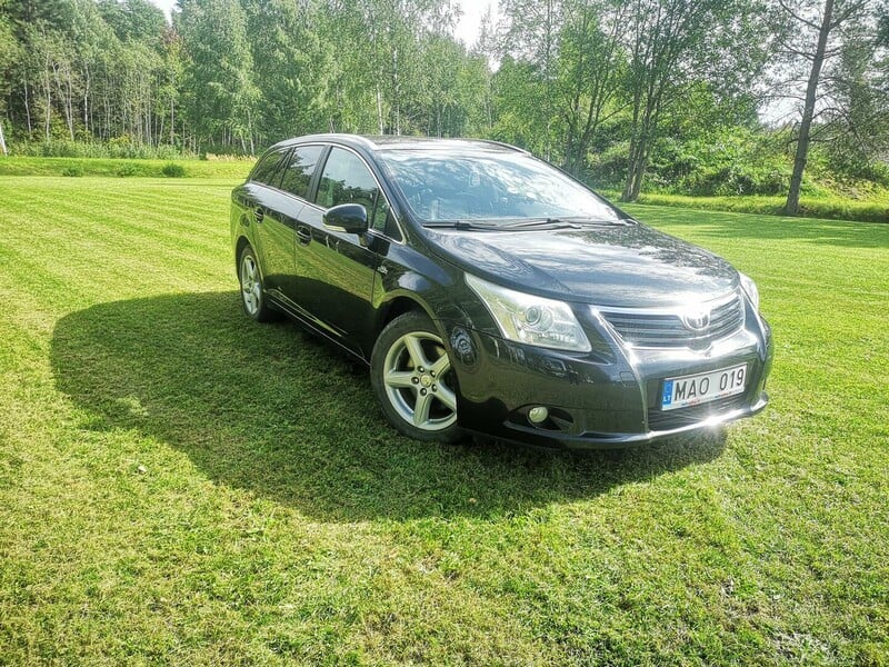 Photo 2 - Toyota Avensis 2010 y Wagon