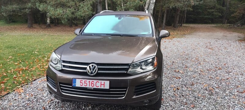 Volkswagen Touareg II 2011 y