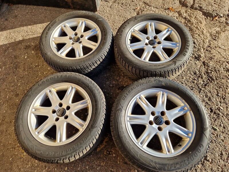 Photo 1 - Volvo light alloy R16 rims