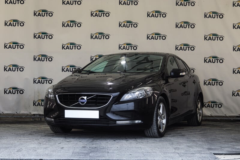 Volvo V40 2013 г Хэтчбек