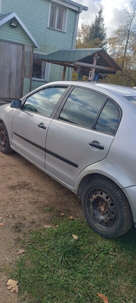 Photo 3 - Volkswagen Polo 2004 y Sedan