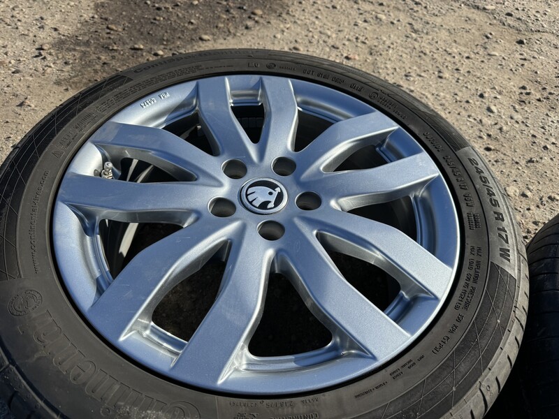 Photo 5 - Skoda Siunciam, 7,5J ET35 light alloy R17 rims