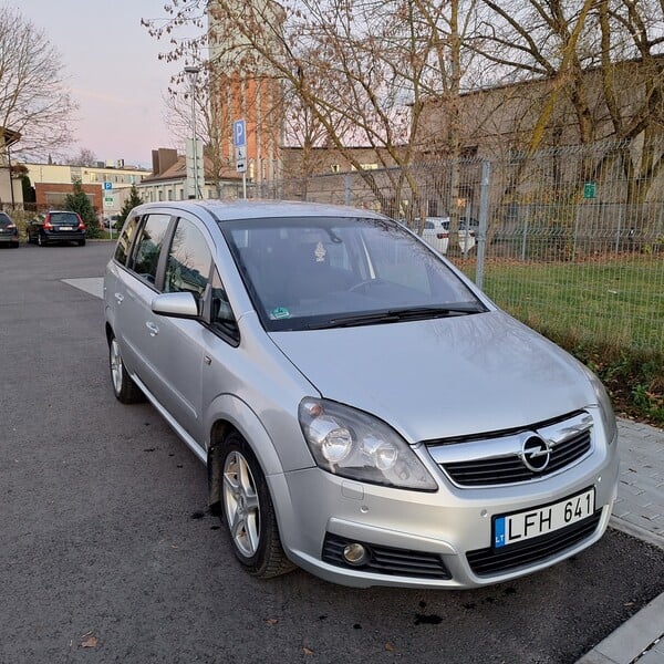 Opel Zafira B 2006 y