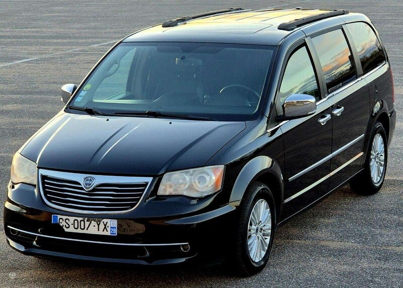 Photo 3 - Lancia Voyager 2013 y Van