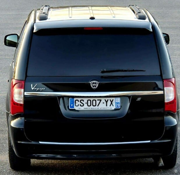 Photo 7 - Lancia Voyager 2013 y Van