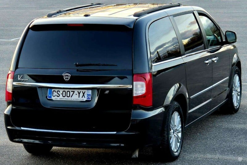 Photo 8 - Lancia Voyager 2013 y Van