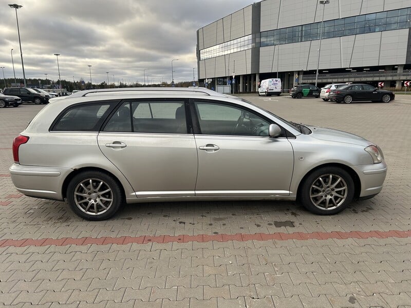 Photo 2 - Toyota Avensis 2006 y Wagon