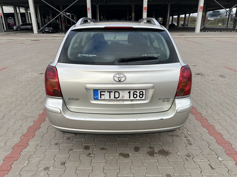 Photo 4 - Toyota Avensis 2006 y Wagon