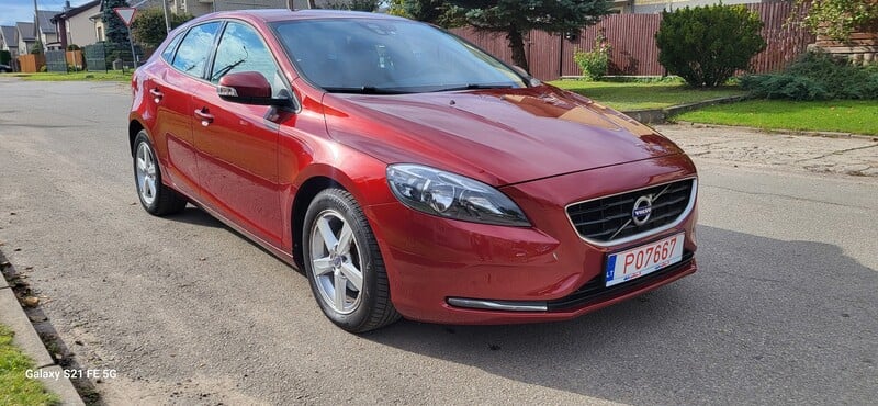 Фотография 1 - Volvo V40 2015 г Хэтчбек