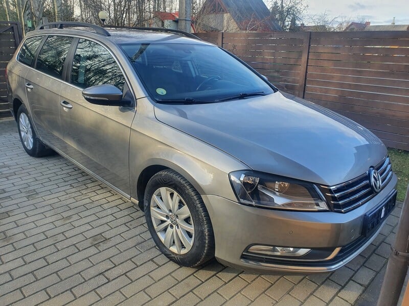 Volkswagen Passat B7 2012 y