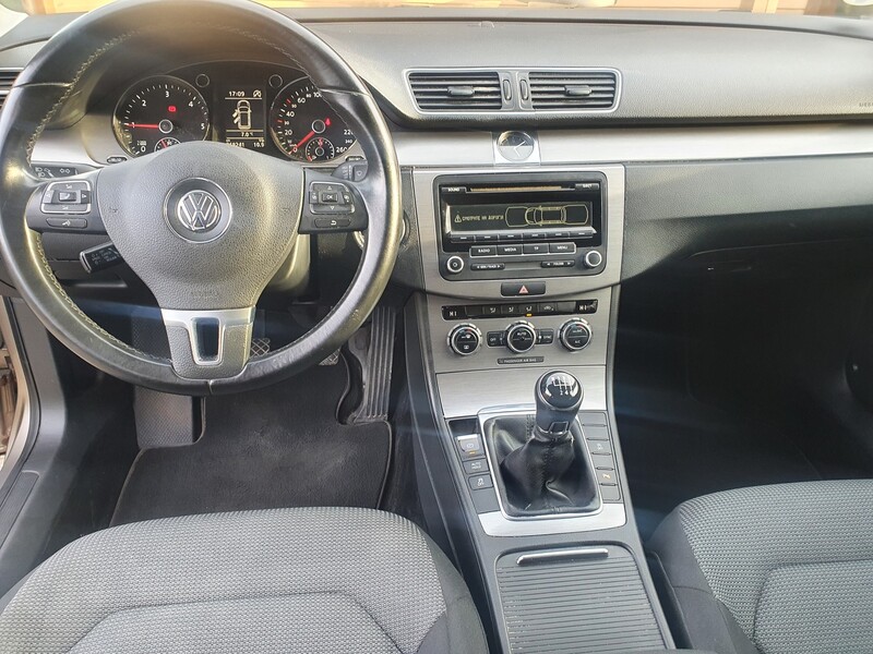 Photo 16 - Volkswagen Passat B7 2012 y