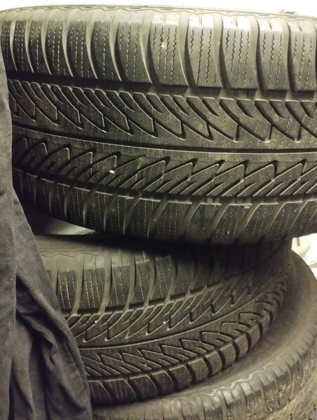 Goodyear Ultragrip 8 R20 зимние шины для автомобилей