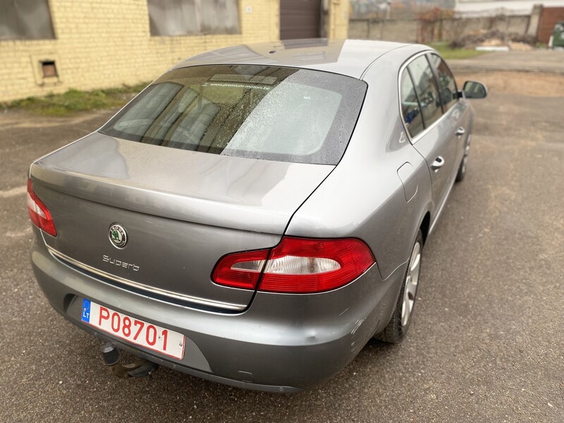 Photo 4 - Skoda Superb 2012 y Sedan