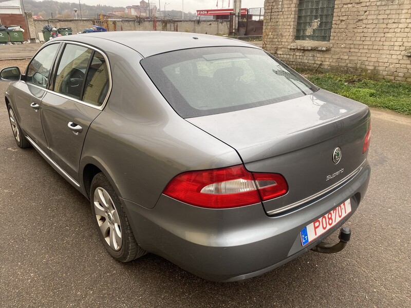 Photo 6 - Skoda Superb 2012 y Sedan