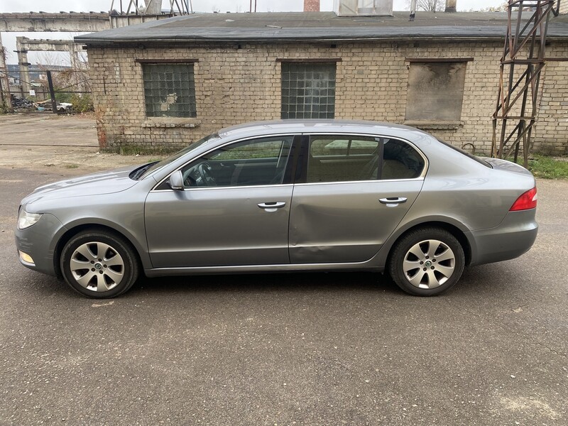 Photo 7 - Skoda Superb 2012 y Sedan