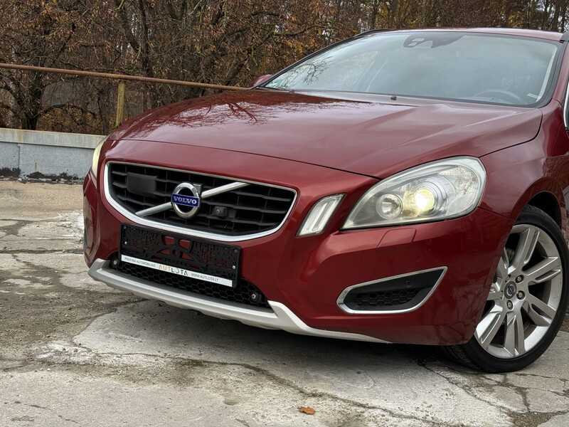 Фотография 15 - Volvo V60 Summum 2011 г