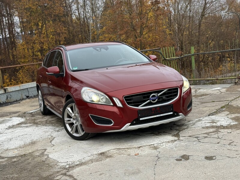 Фотография 10 - Volvo V60 Summum 2011 г