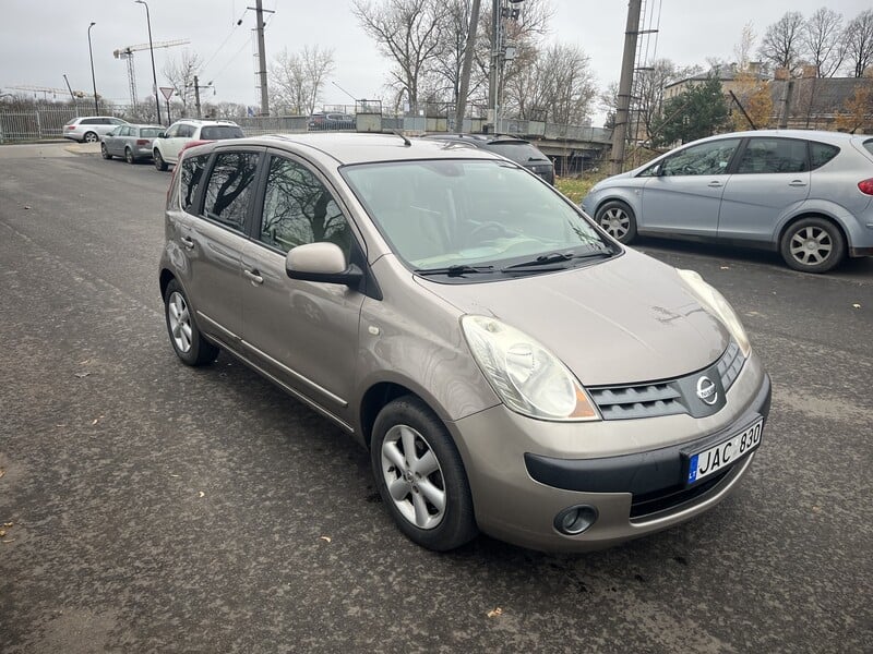 Nissan Note 2006 г Хэтчбек