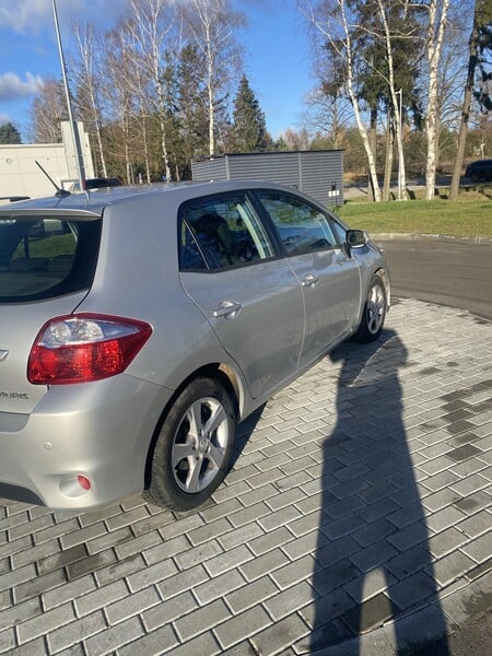 Toyota Auris 2012 y Hatchback