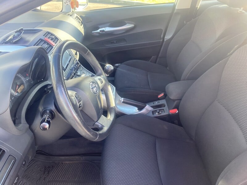 Photo 11 - Toyota Auris 2012 y Hatchback