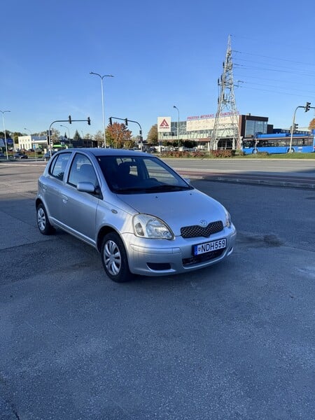 Фотография 3 - Toyota Yaris 2003 г Хэтчбек