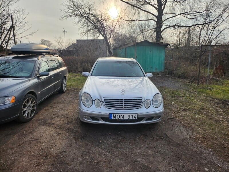 Фотография 3 - Mercedes-Benz 211 2002 г Седан