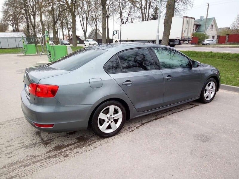 Nuotrauka 4 - Volkswagen Jetta 2011 m Sedanas