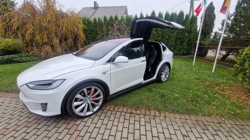 Tesla Model X 2016 m Visureigis / Krosoveris