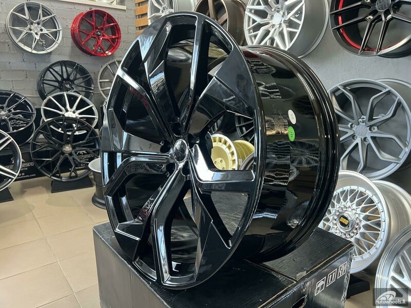 Фотография 3 - Autowheels Audi 5 Y Spoke Rotor Style литые R20 диски